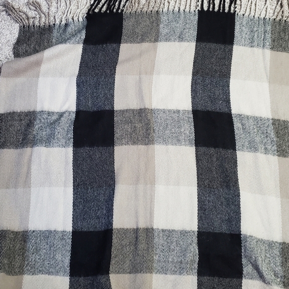 Plaid fringe soft scarf - Picture 8 of 13